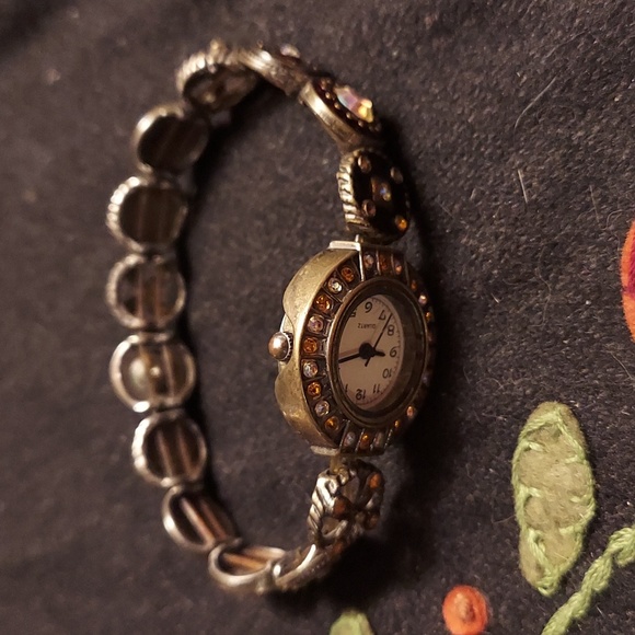 Vintage Avon Bejeweled Stretch Quartz Watch - Picture 3 of 6